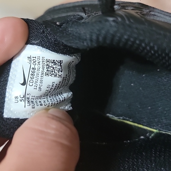 Little kids Nike  sneakers, size 5C Black used - Picture 4 of 4